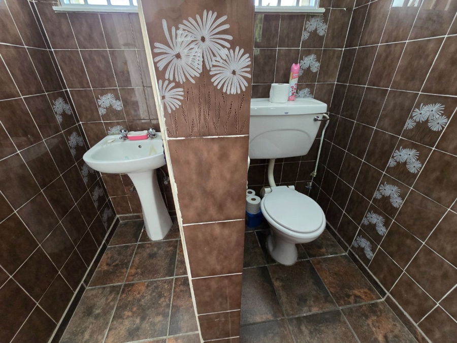 5 Bedroom Property for Sale in Heuwelsig Free State